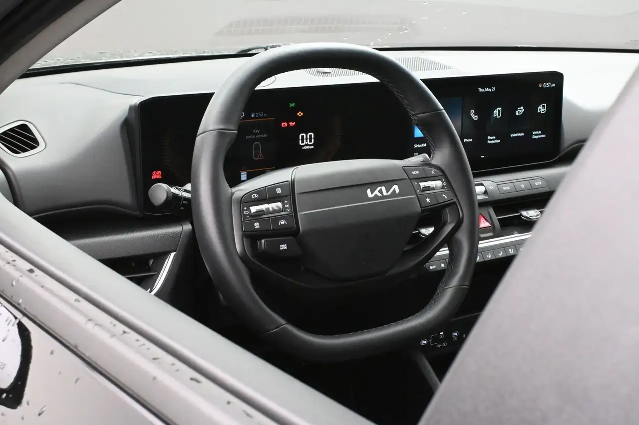 Kia K4 снимка Kia K4