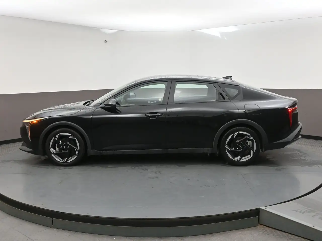 Kia K4 снимка Kia K4