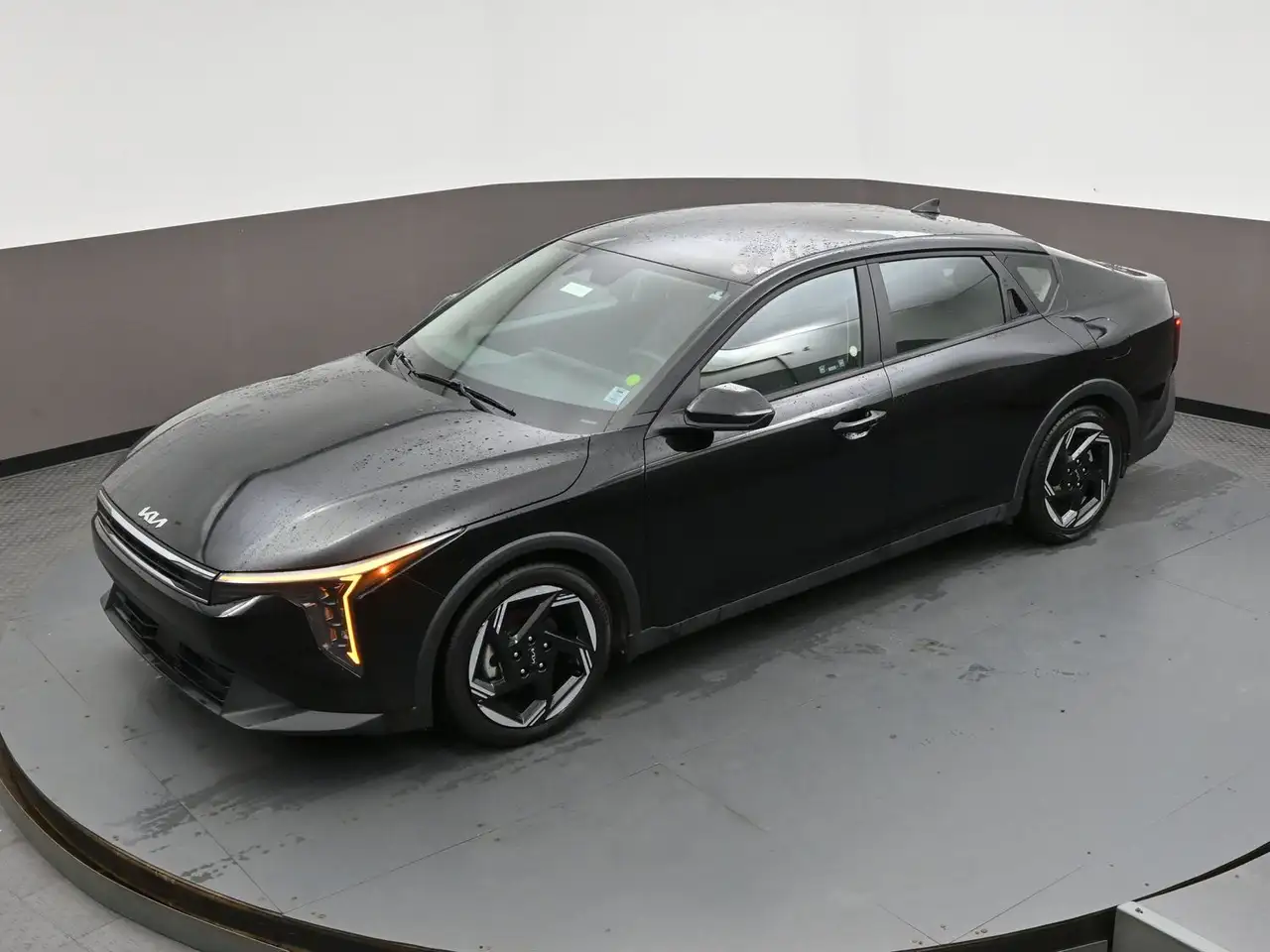 Kia K4 снимка Kia K4