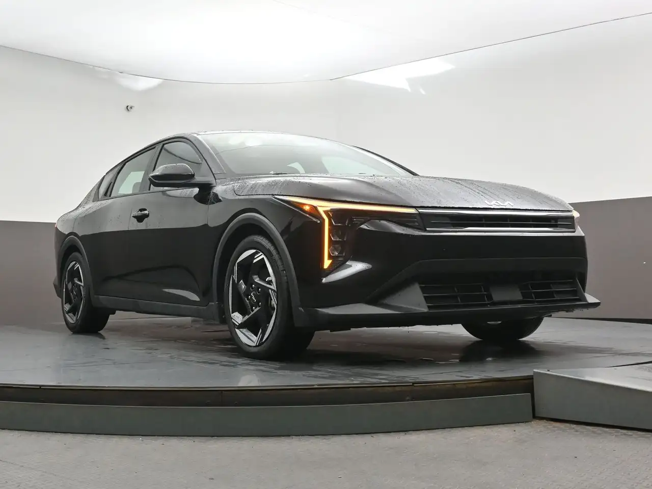 Kia K4 снимка Kia K4