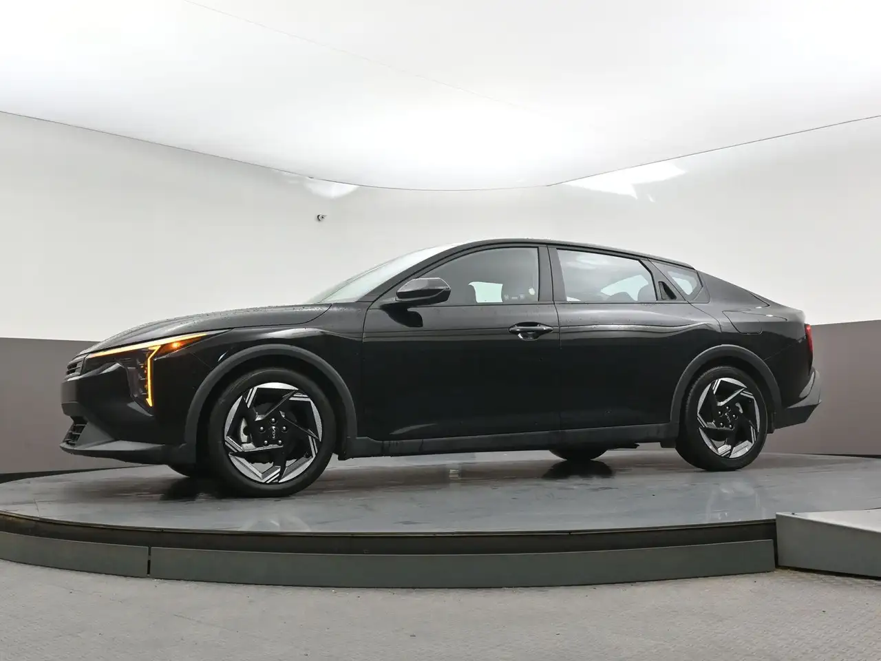 Kia K4 снимка Kia K4