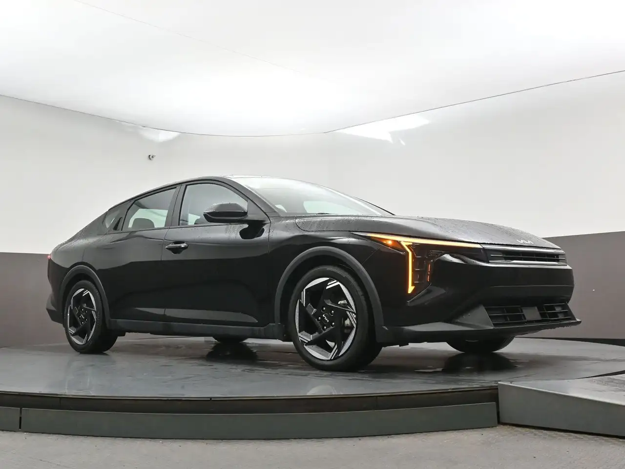 Kia K4 снимка Kia K4