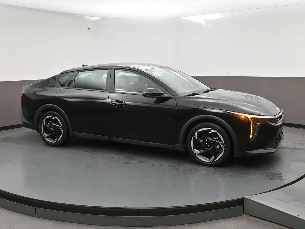 Kia K4 снимка Kia K4