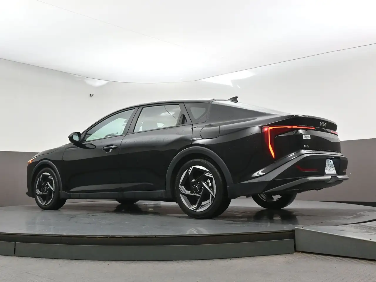 Kia K4 снимка Kia K4