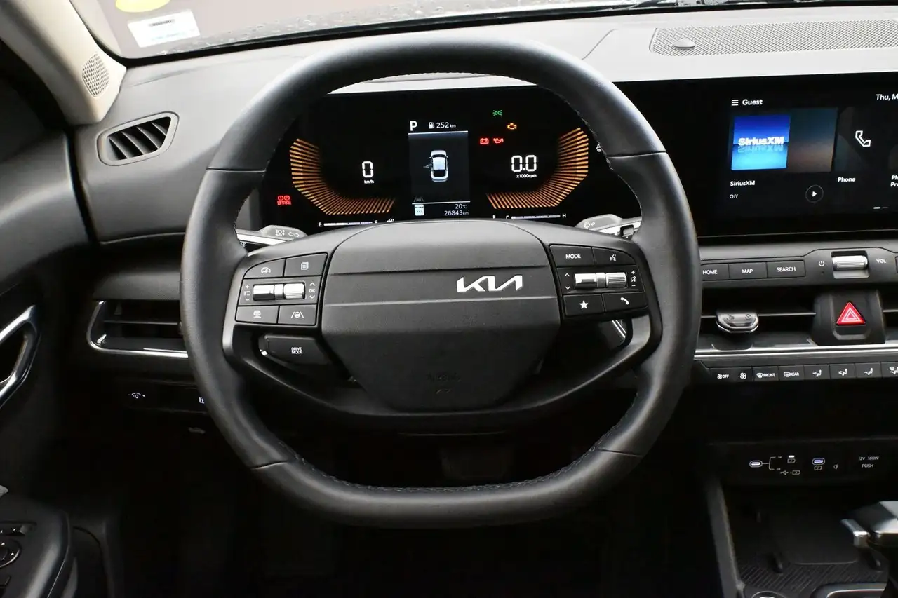 Kia K4 снимка Kia K4