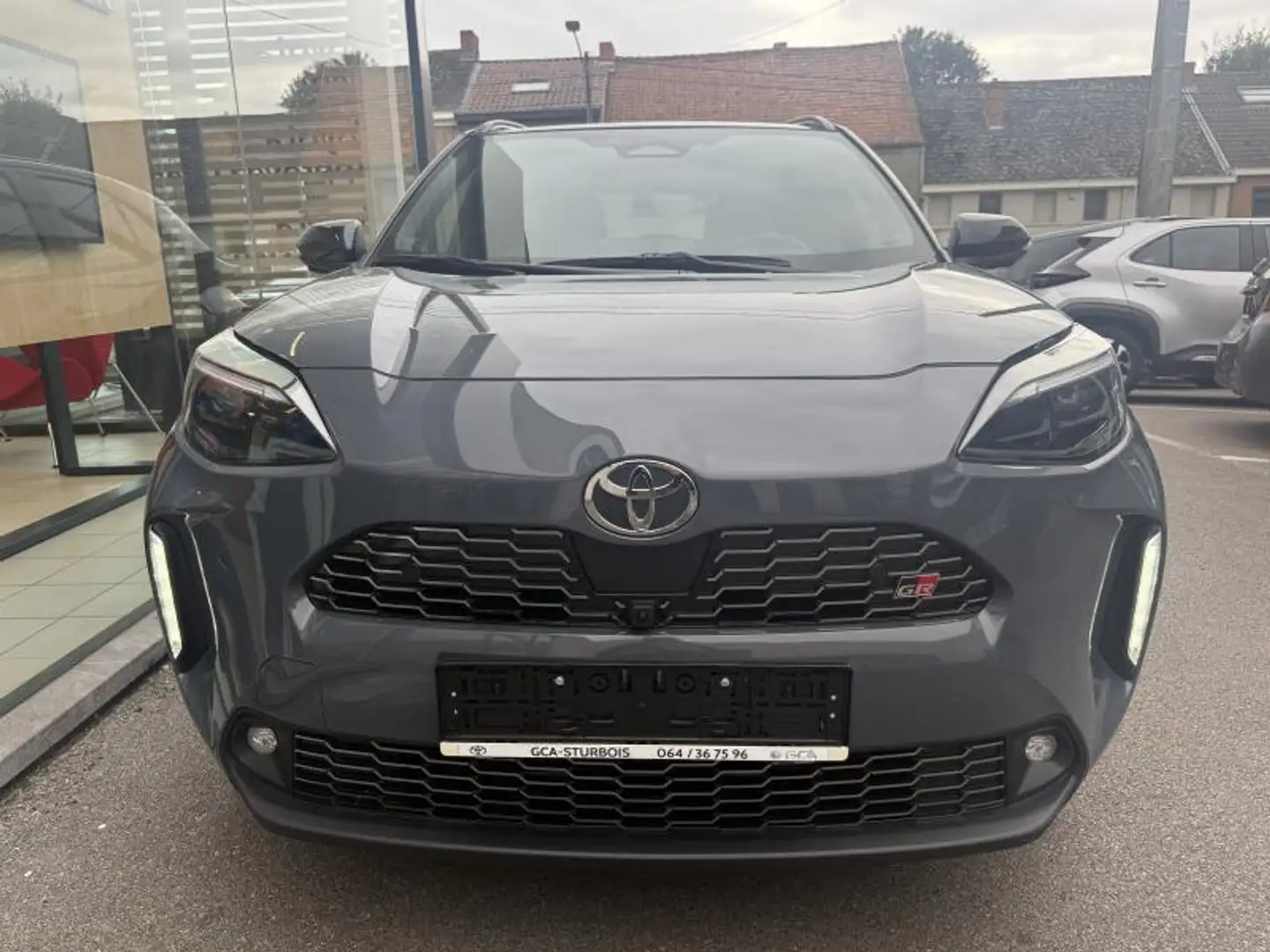 Toyota Yaris Cross GR-Sport Grijs - 2