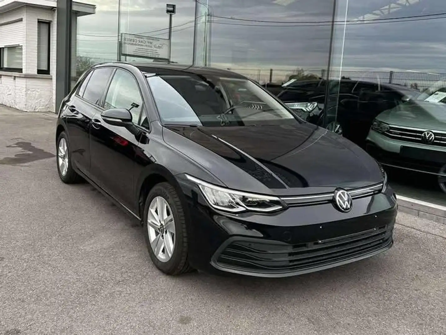 Volkswagen Golf Golf 1.0 TSI OPF Active Zwart - 1