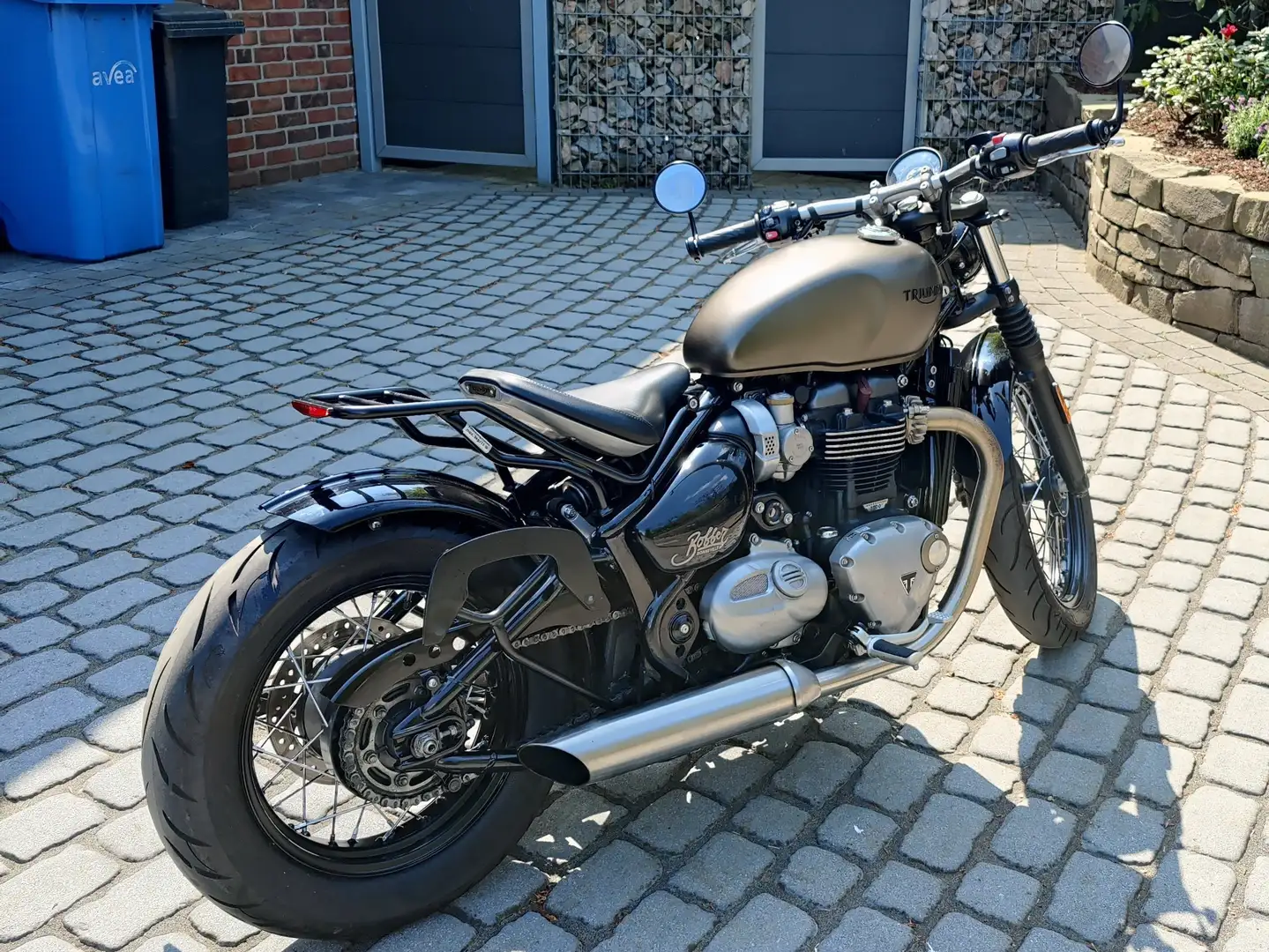 Triumph Bonneville Bobber 1200ccm / 78 PS Grün - 2
