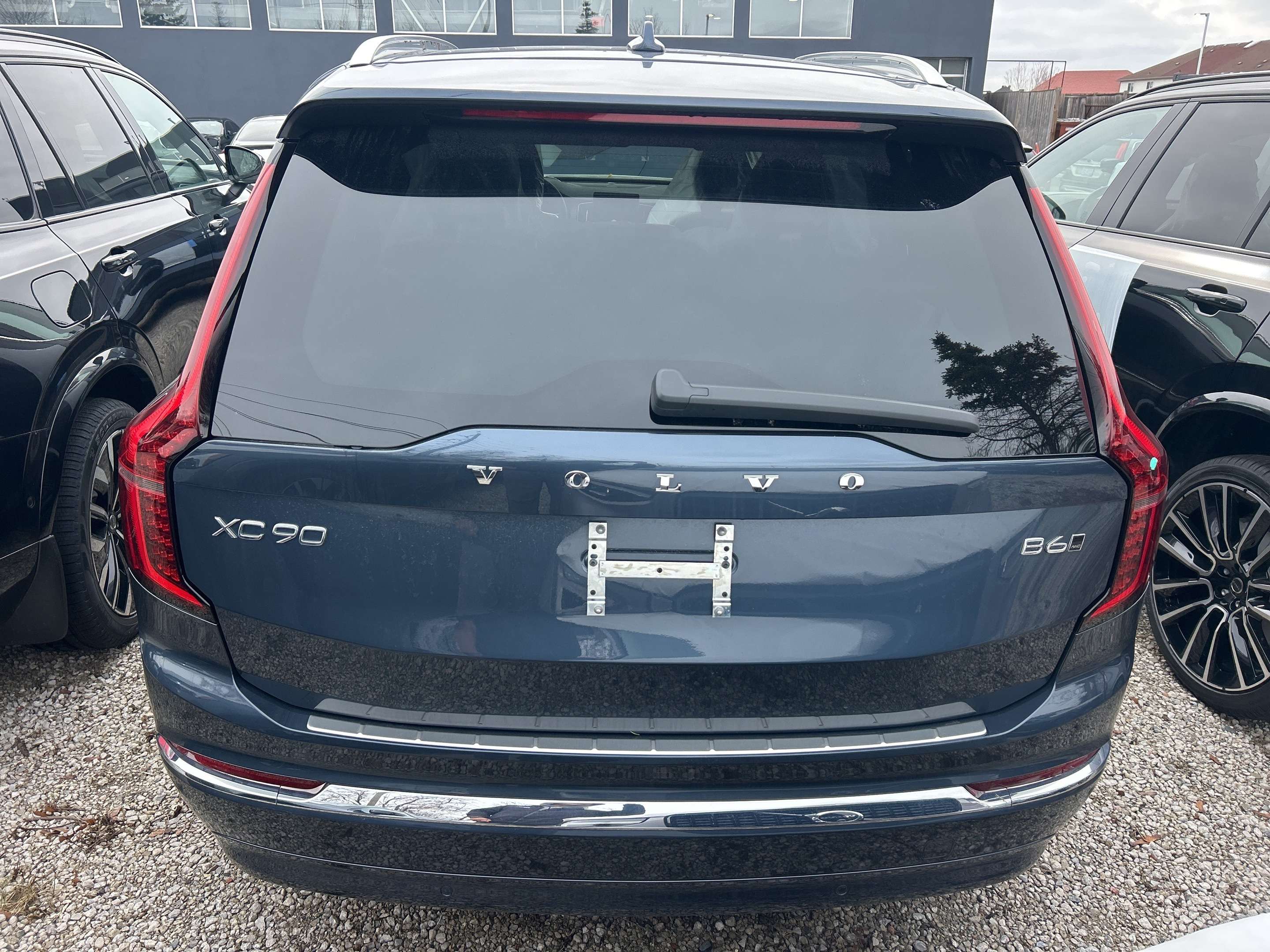 2026 Volvo XC90 B6 AWD Ultra Bright Theme 7-Seater alt 3