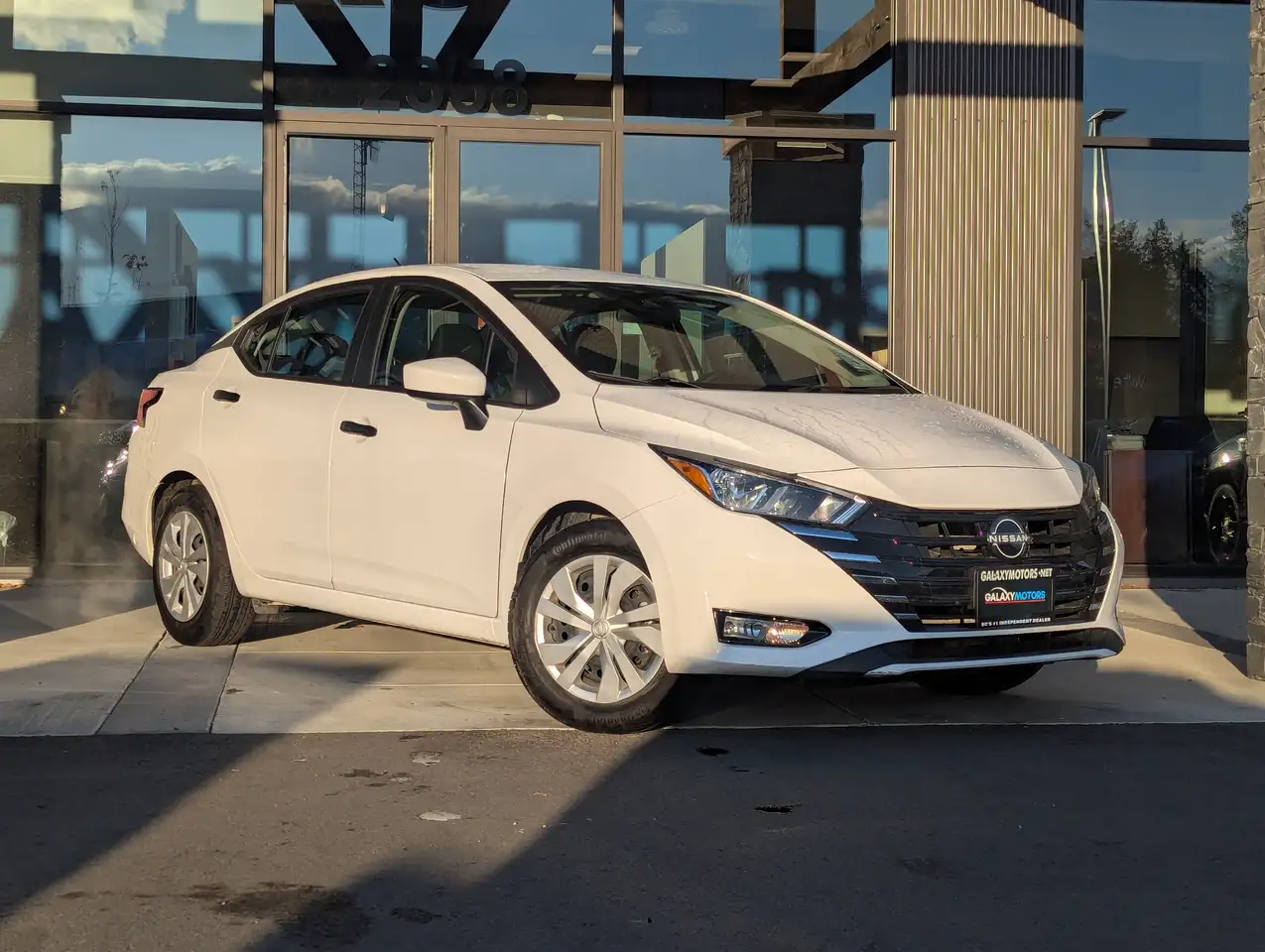 Nissan Versa снимка Nissan Versa