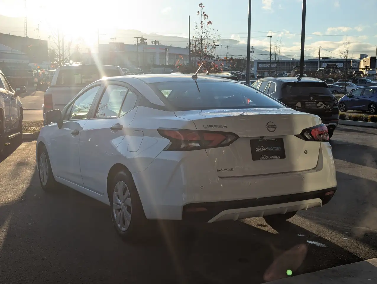 Nissan Versa снимка Nissan Versa