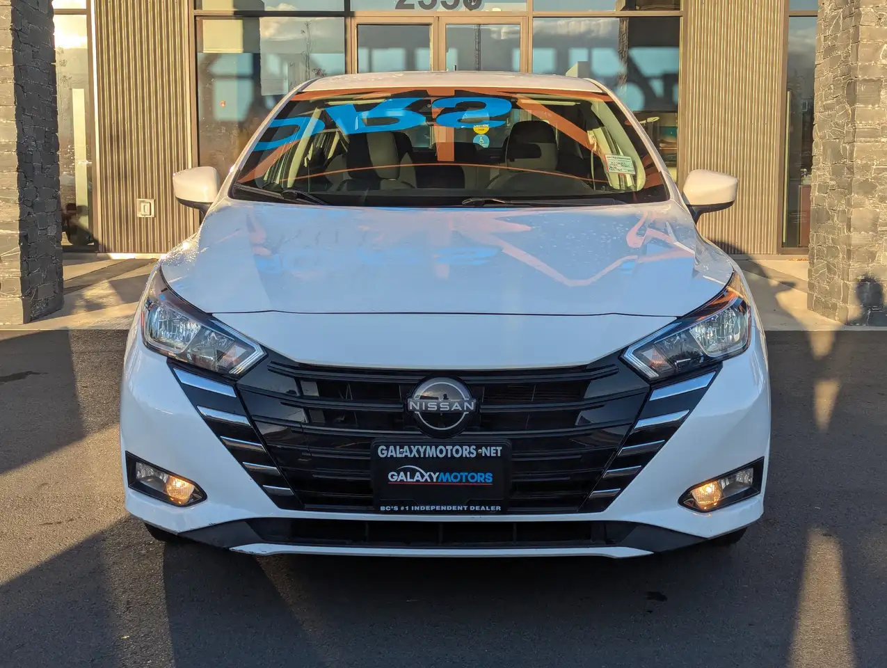Nissan Versa снимка Nissan Versa