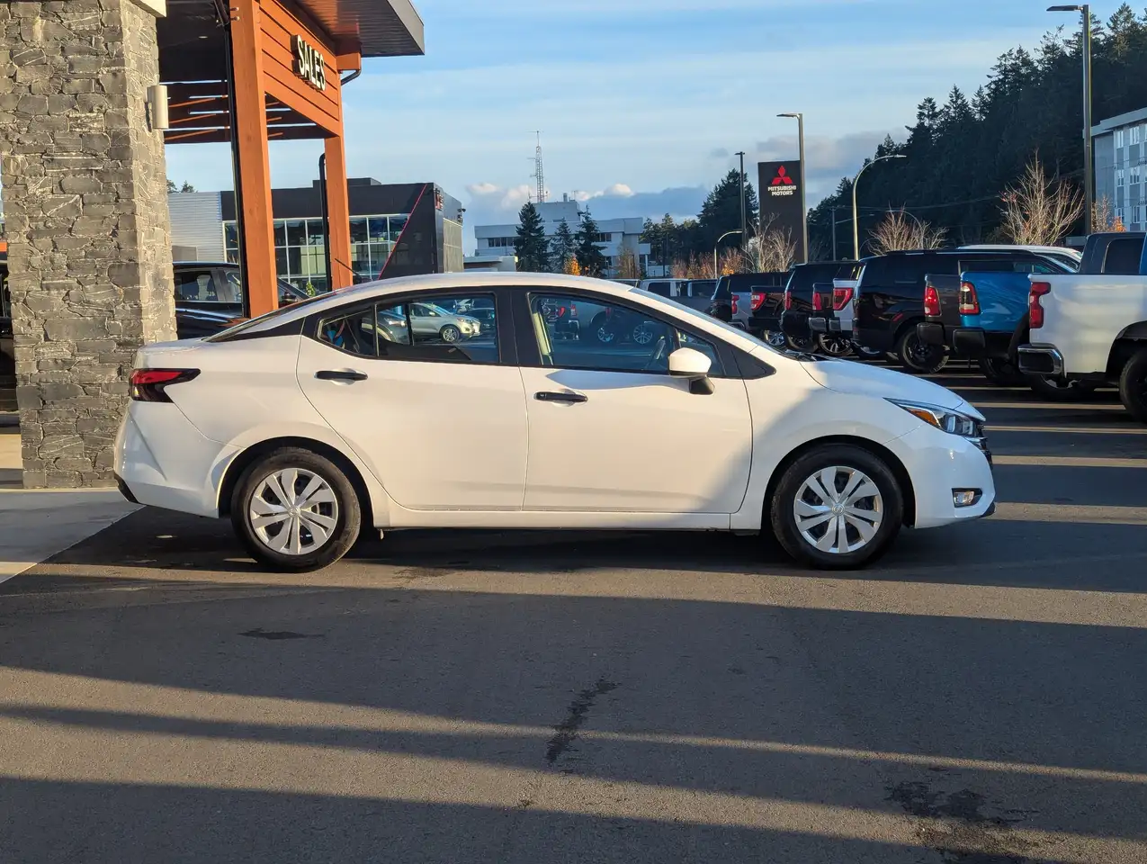 Nissan Versa снимка Nissan Versa