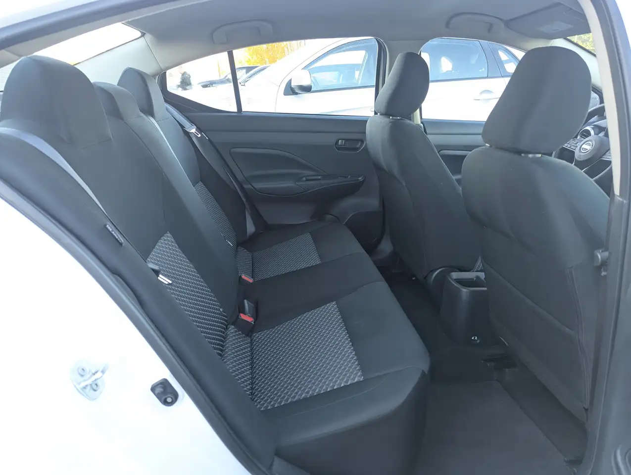 Nissan Versa снимка Nissan Versa