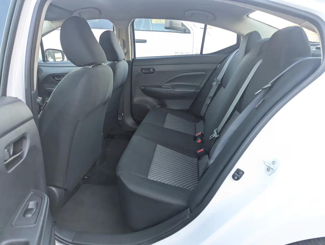 Nissan Versa снимка Nissan Versa