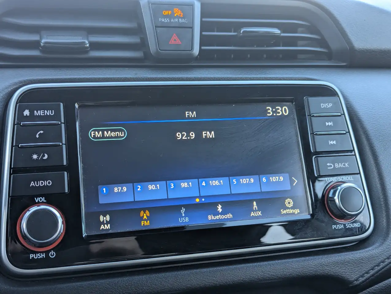 Nissan Versa снимка Nissan Versa