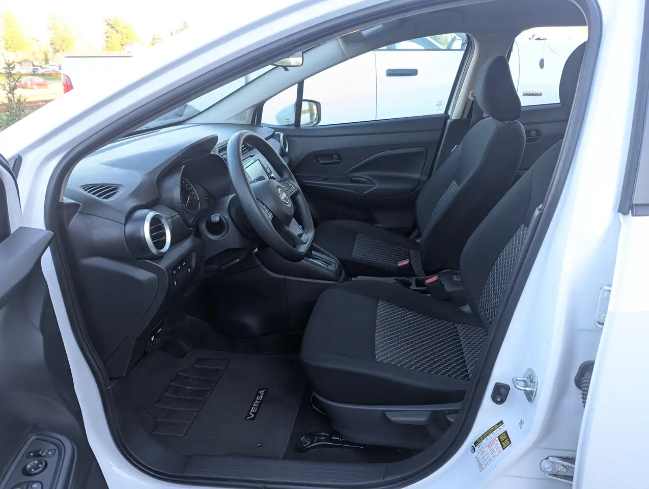 Nissan Versa снимка Nissan Versa