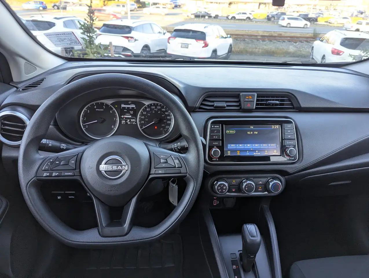 Nissan Versa снимка Nissan Versa
