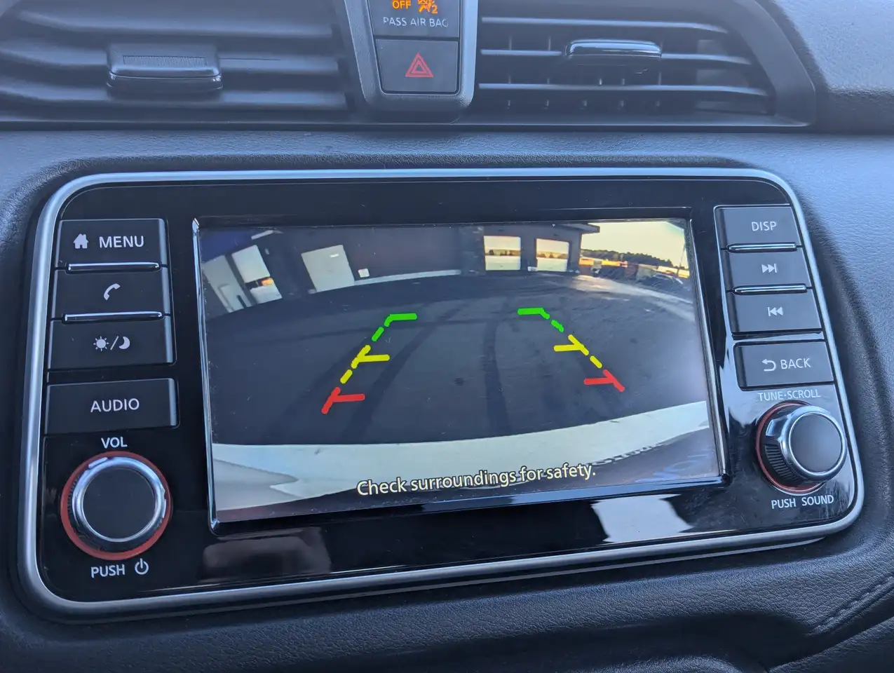 Nissan Versa снимка Nissan Versa