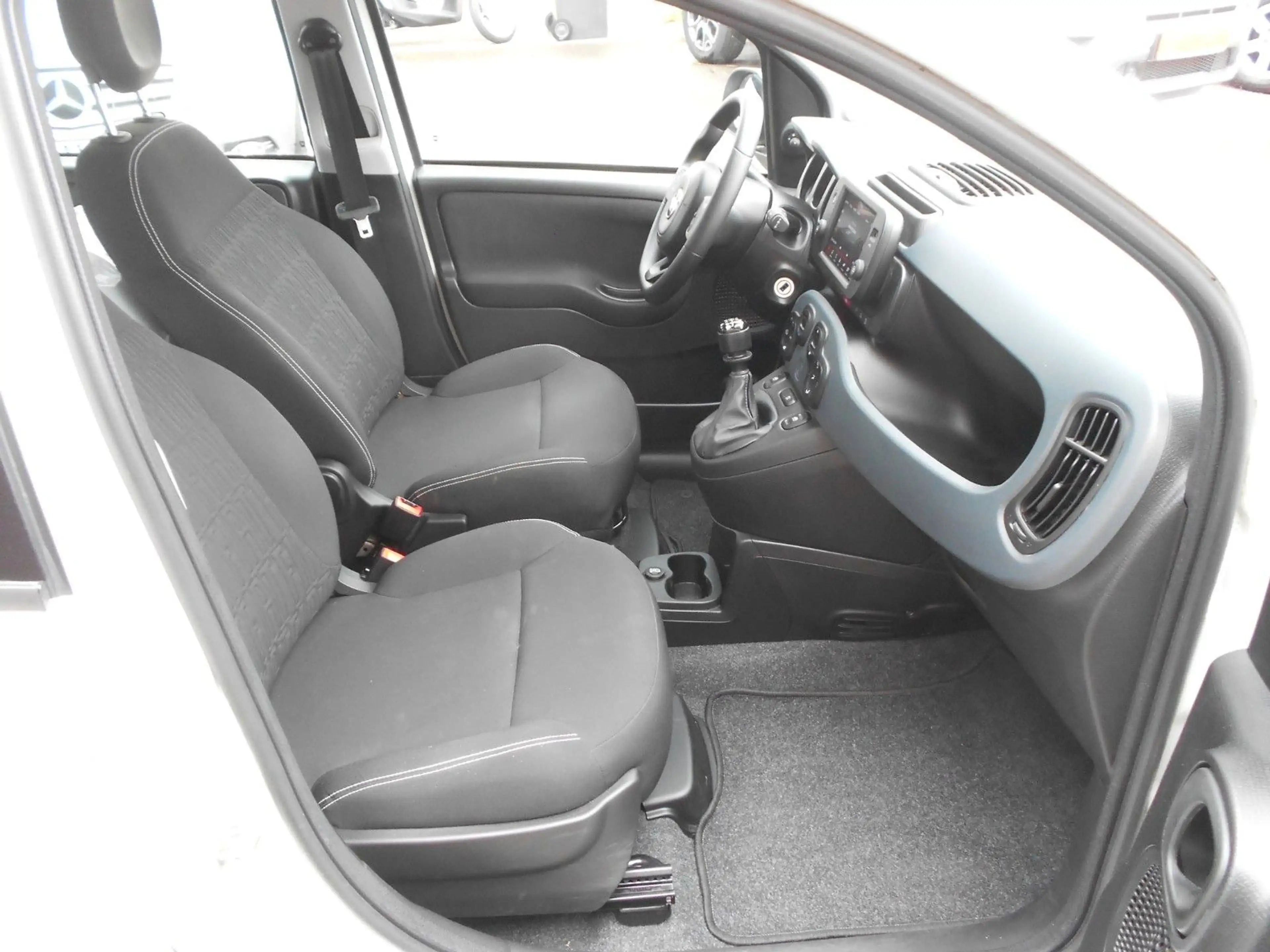 Fiat Panda Mild-Hybrid Klimaautomatik MFL DAB — photo 10