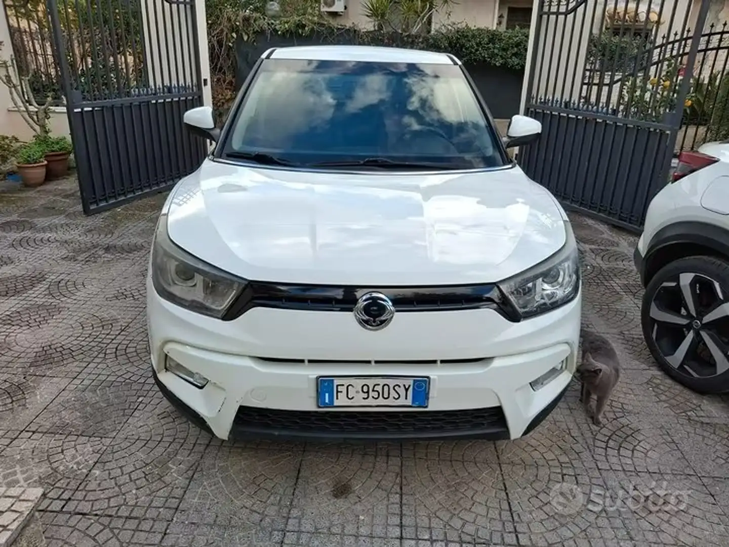 SsangYong Tivoli Tivoli 1.6d Be 2wd Bílá - 2