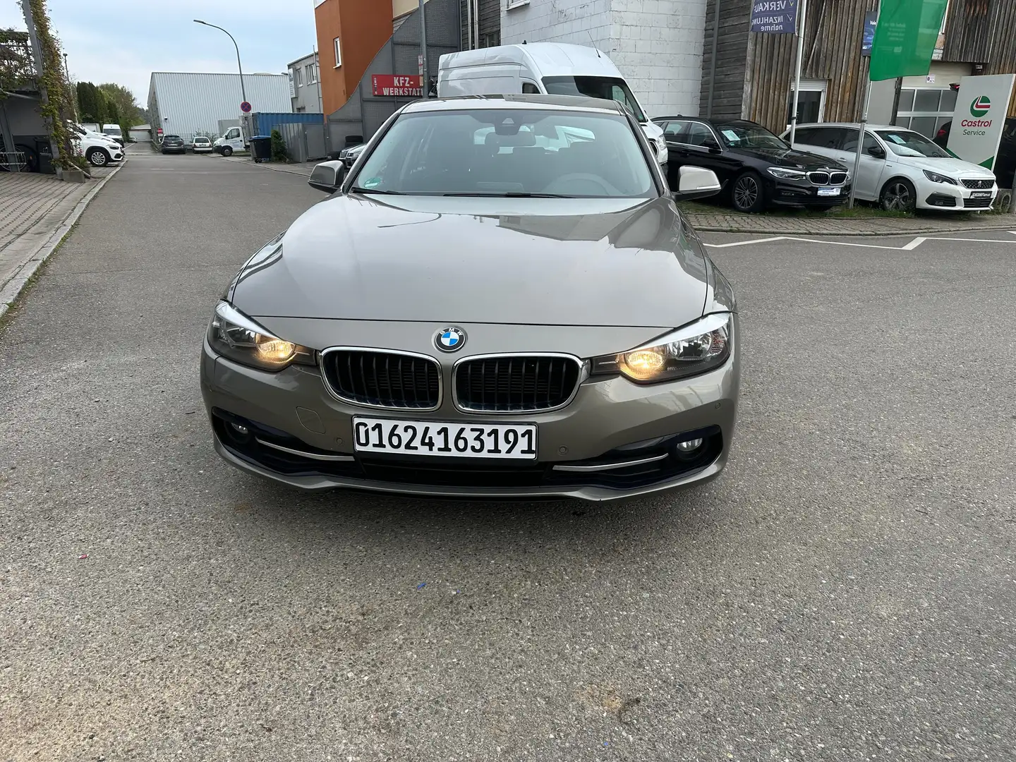 BMW 318 318 d Sport Line M-Technic Keyless Go Grau - 1