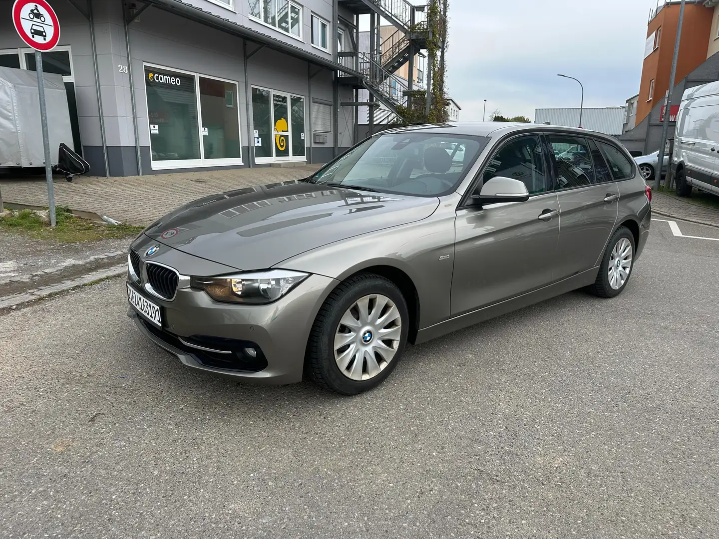 BMW 318 318 d Sport Line M-Technic Keyless Go Grau - 2