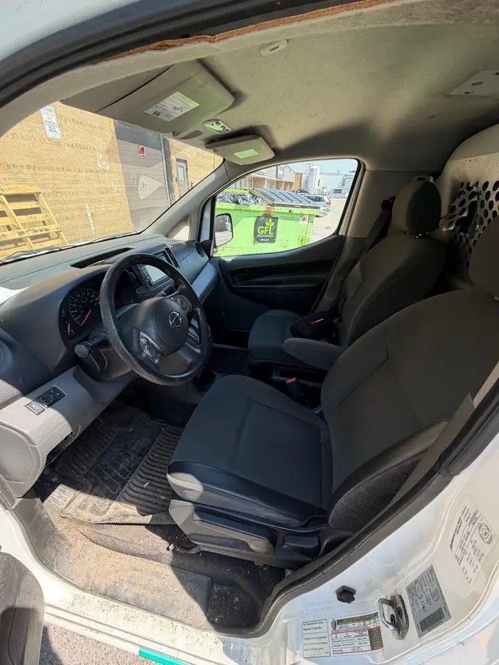 Nissan NV200 снимка Nissan NV200
