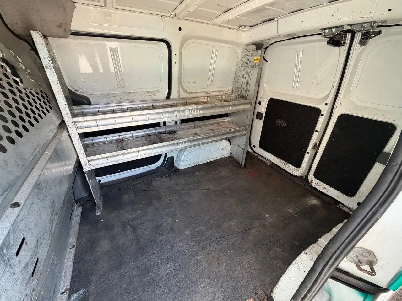 Nissan NV200 снимка Nissan NV200
