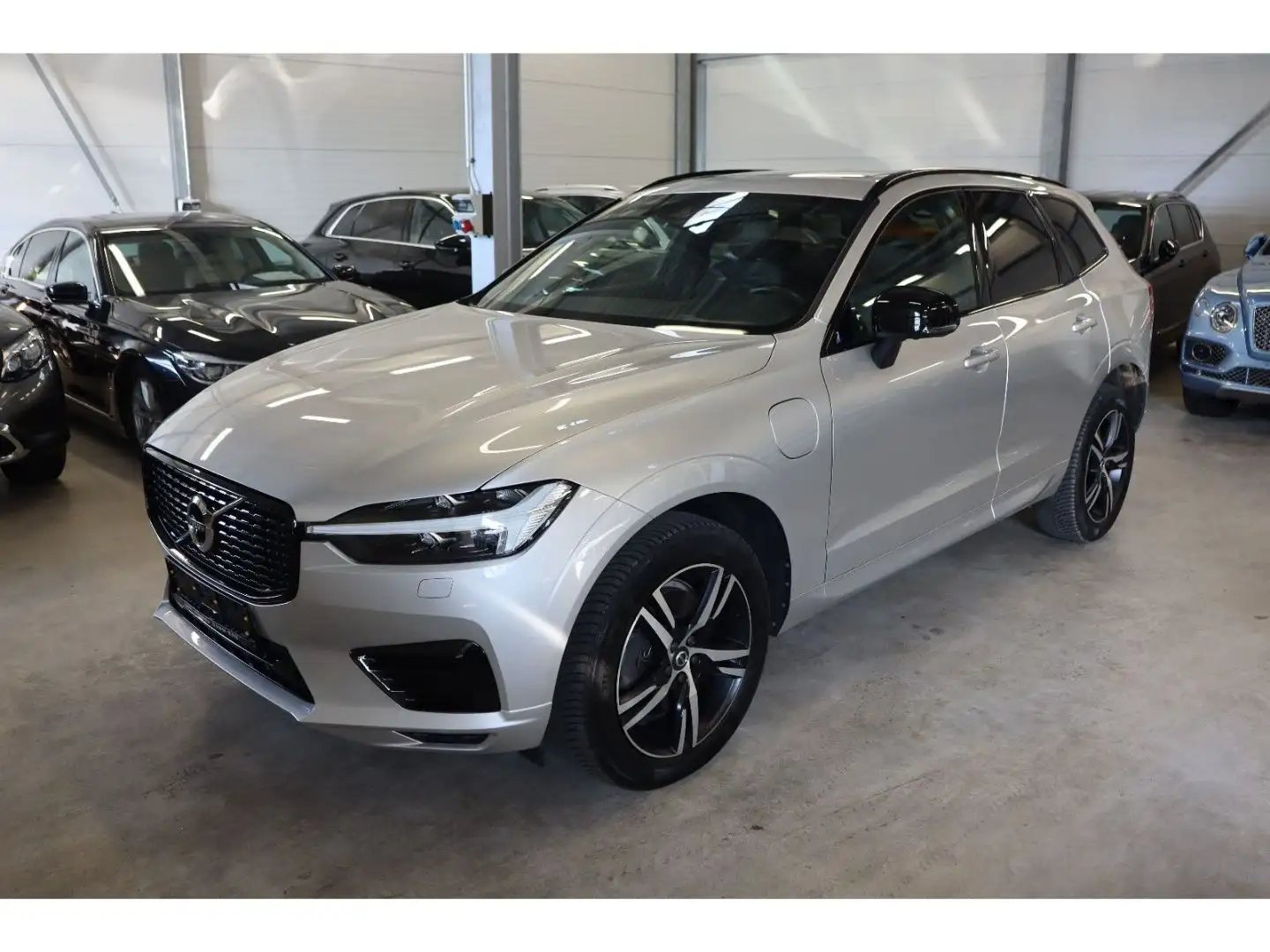 Volvo XC60 R Design Recharge Plug-In Hybrid AWD 360°K Argent - 1