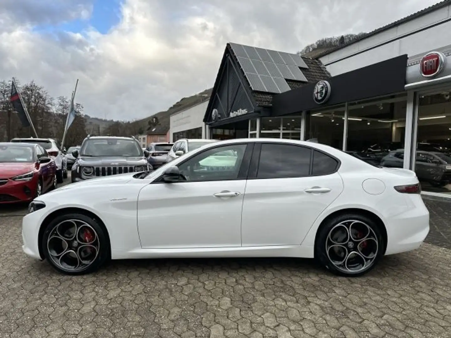 Alfa Romeo Giulia 2.2 Turbo Veloce Matrix-LED CarPlay Assistenz-Pake Weiß - 2