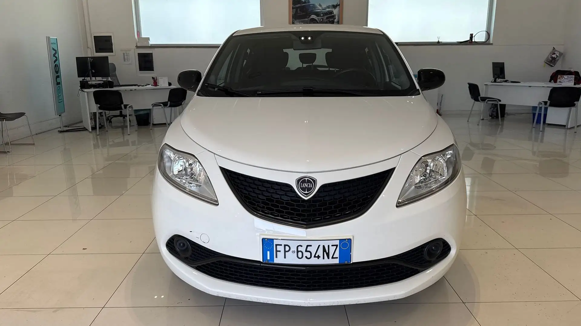Lancia Ypsilon 1.2 GOLD 69CV MY16 Wit - 2