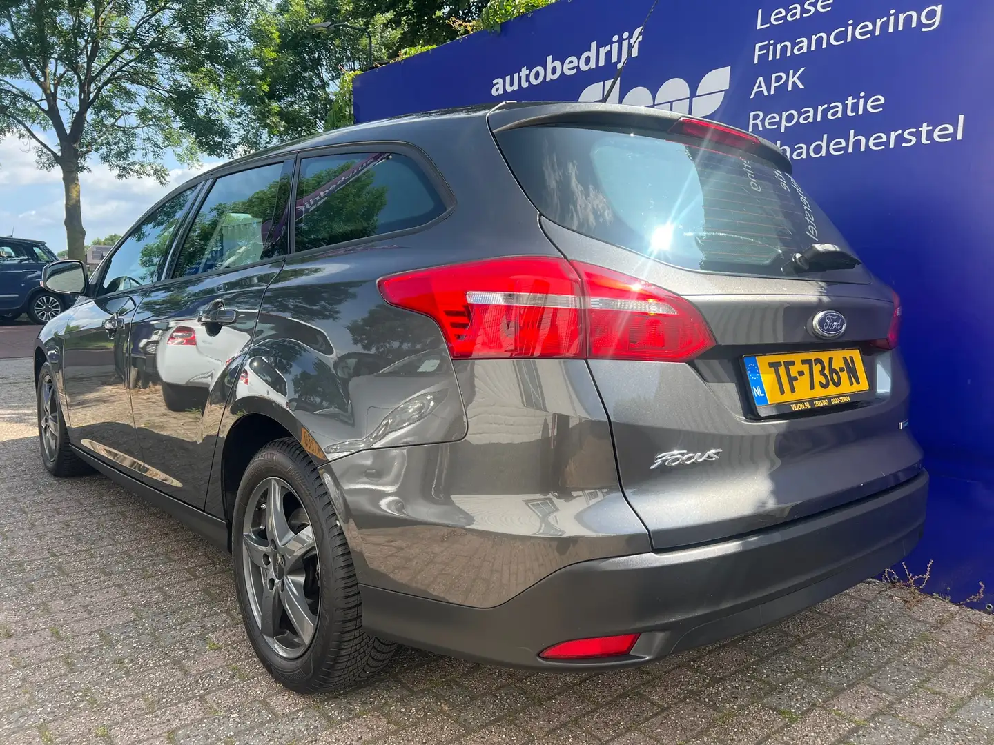 Ford Focus Wagon 1.0 Lease Edition Grijs - 2