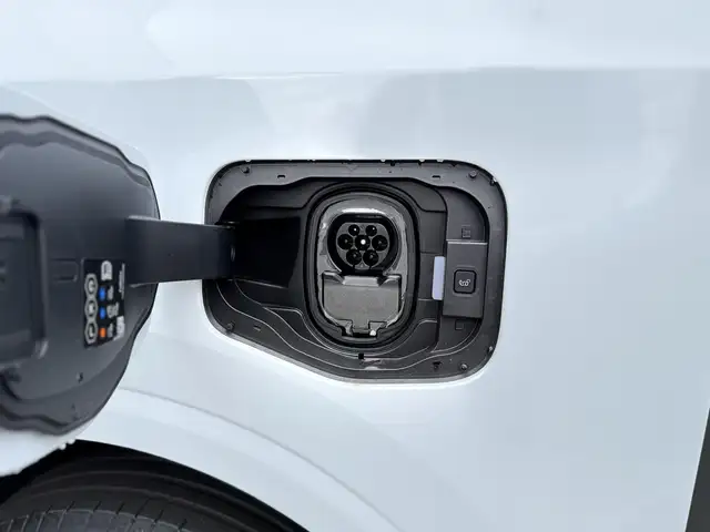 Ford Transit Courier view 12