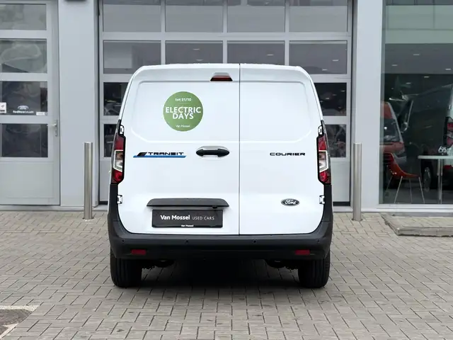 Ford Transit Courier view 7
