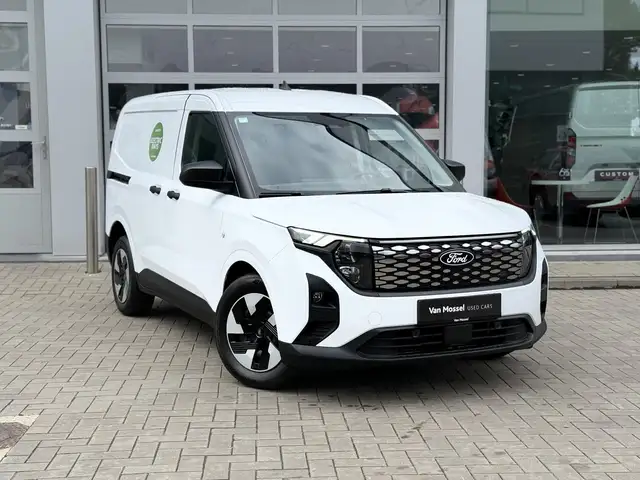 Ford Transit Courier view 3