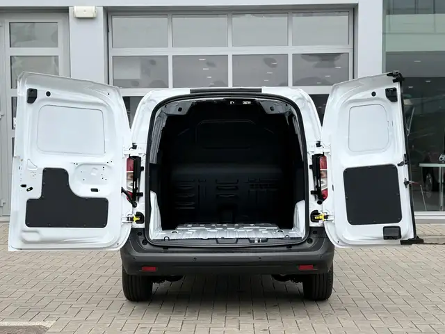 Ford Transit Courier view 9
