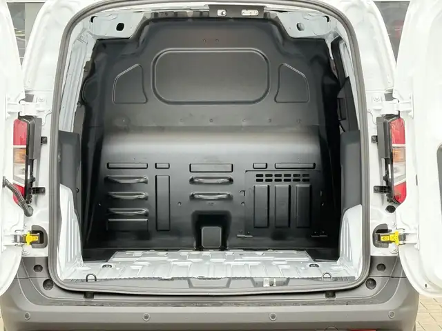 Ford Transit Courier view 10