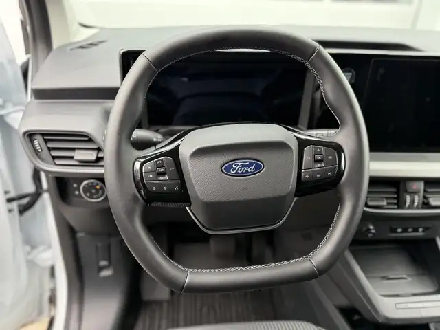 Ford Transit Courier view 14