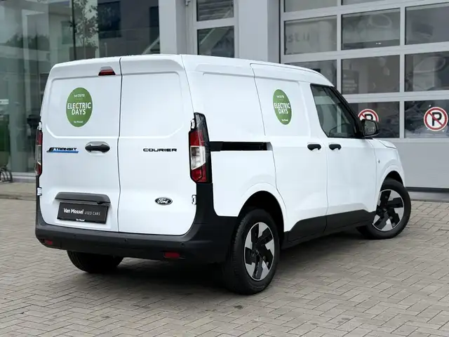 Ford Transit Courier view 8
