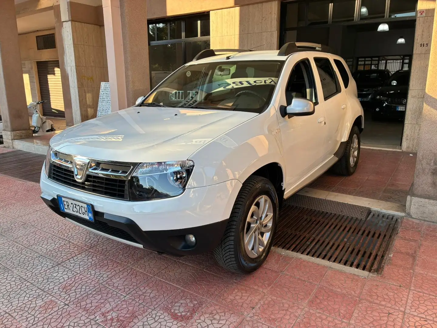 Dacia Duster Duster 1.5 dci Laureate 4x4 110cv Bianco - 2