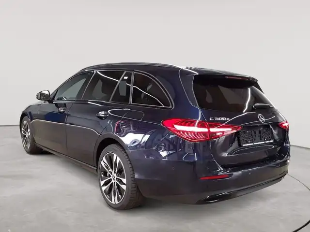 Mercedes-Benz C-Class view 5