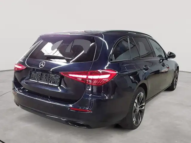 Mercedes-Benz C-Class view 4