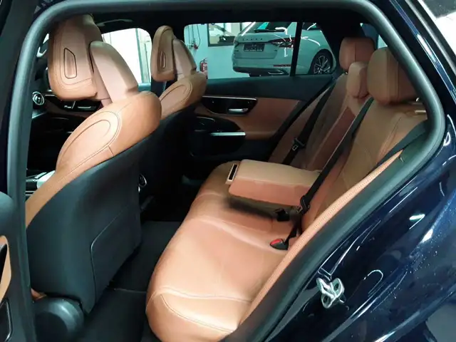 Mercedes-Benz C-Class view 13