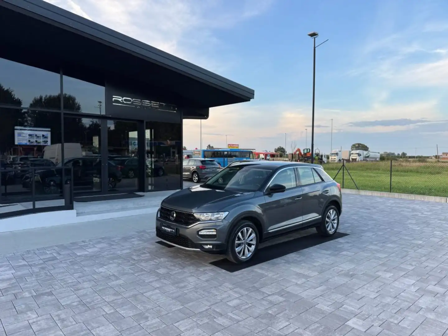 Volkswagen T-Roc 1.0 TSI Style BlueMotion Tech. ANCHE NEOPATENTATI Gris - 2