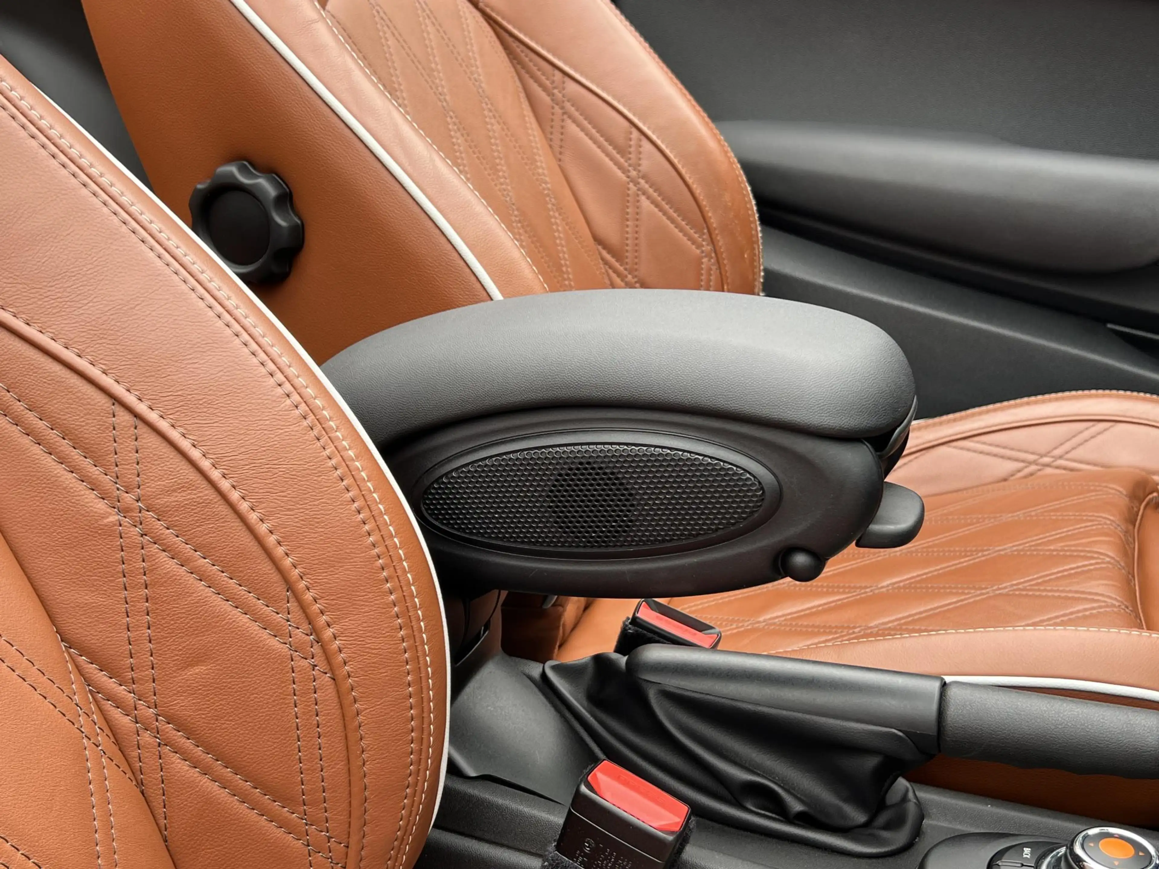 MINI Cooper S Cabrio 2.0 Chili Serious Business | Leder/Cruise Adaptief — photo 38