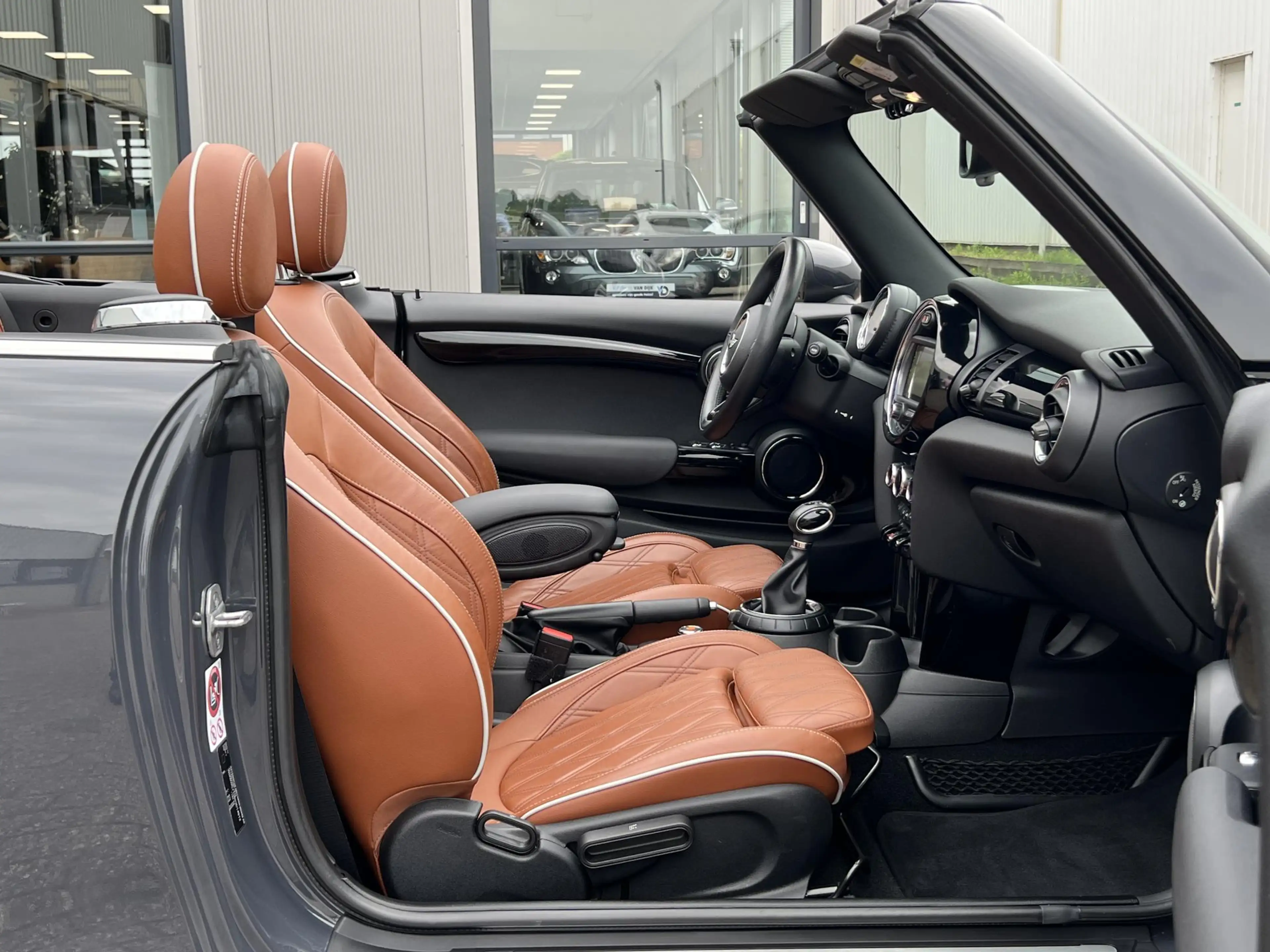 MINI Cooper S Cabrio 2.0 Chili Serious Business | Leder/Cruise Adaptief — photo 33
