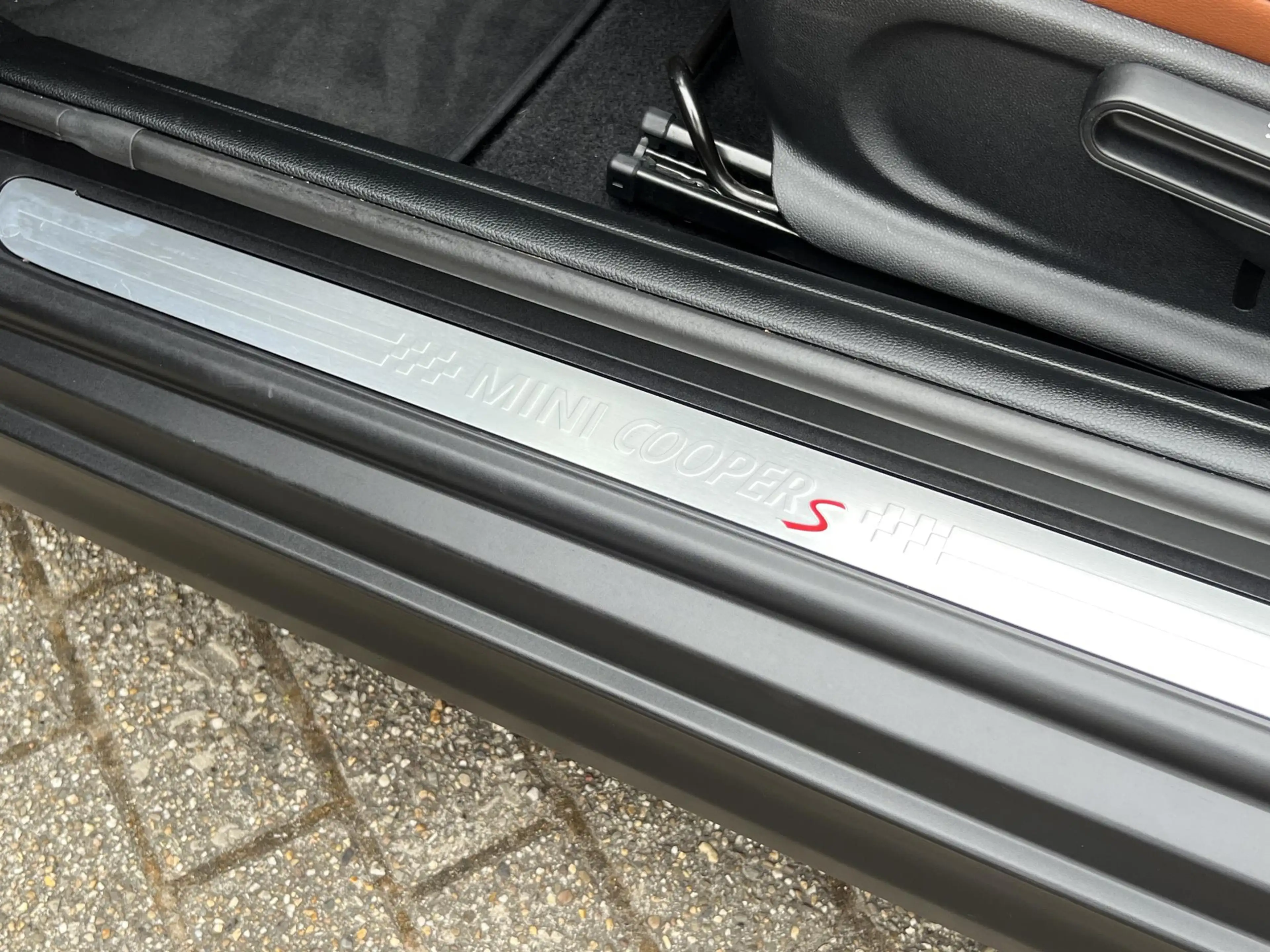 MINI Cooper S Cabrio 2.0 Chili Serious Business | Leder/Cruise Adaptief — photo 25