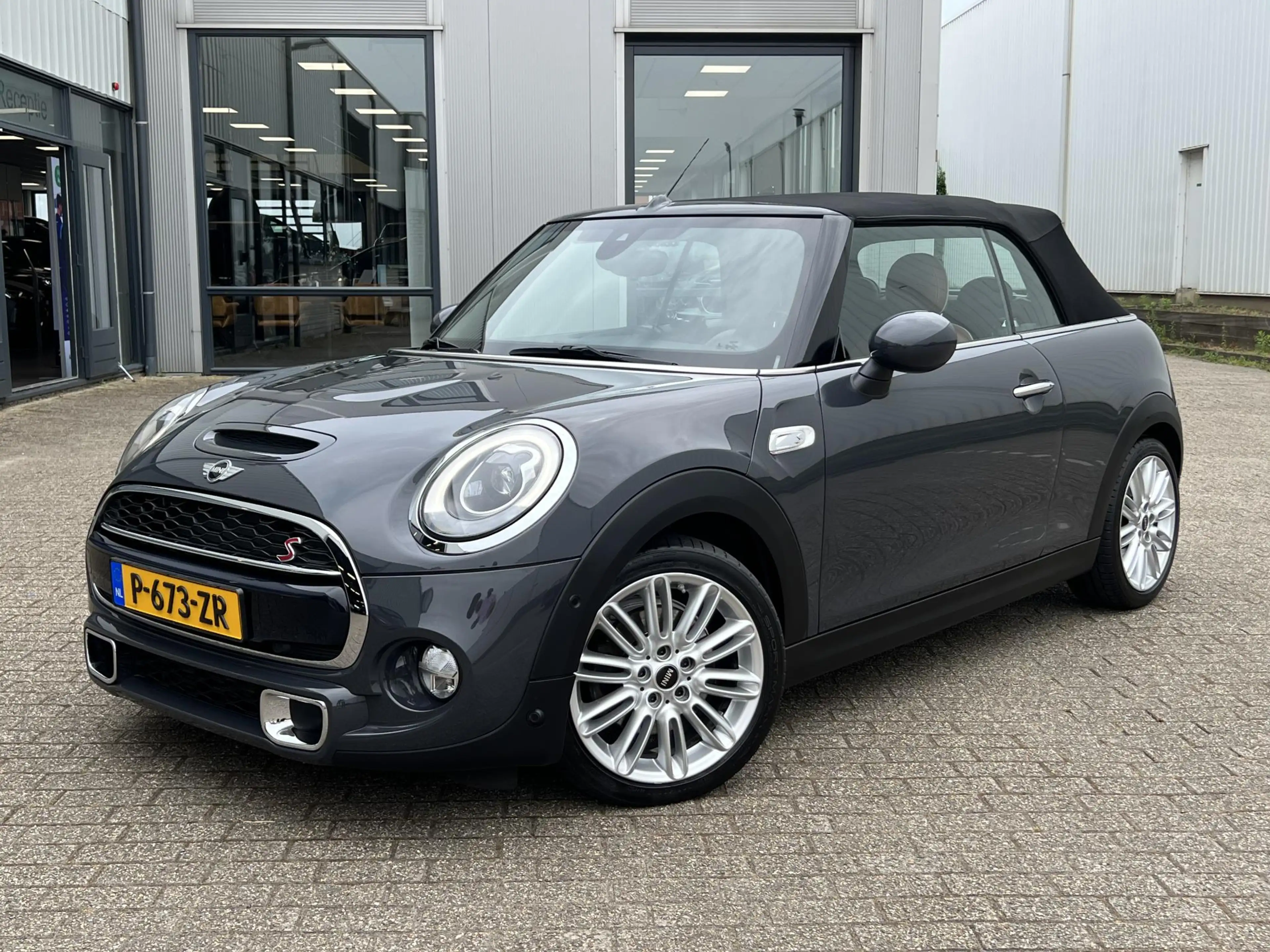 MINI Cooper S Cabrio 2.0 Chili Serious Business | Leder/Cruise Adaptief — photo 2