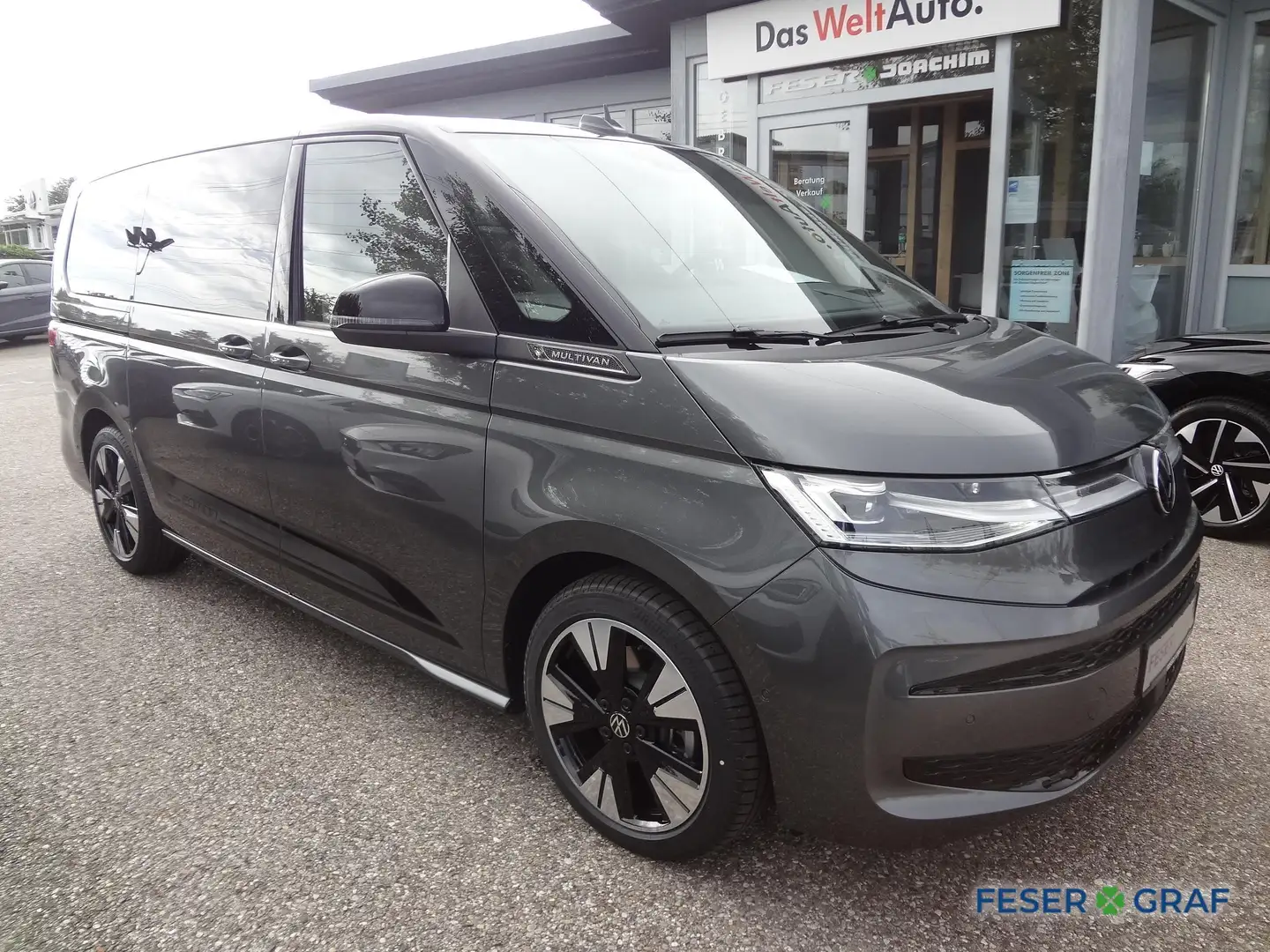Volkswagen T7 Multivan Edition 2,0 l TSI OPF 150 kW 7-Gang-D Grau - 2